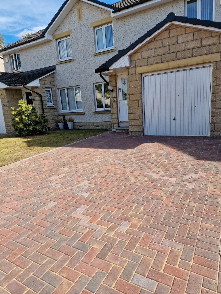 Driveway and Paths -GreenArt Landscapers in Aberdeenv