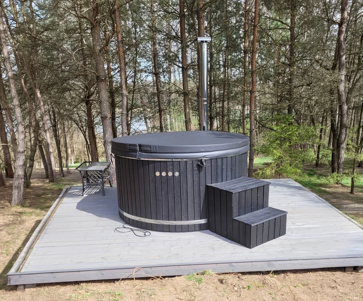 Outdoor hot tub with air bubble system Aberdeen garden